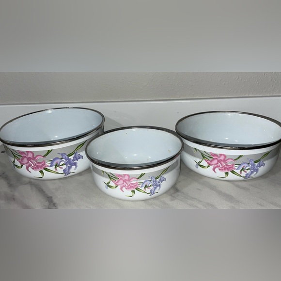 Vintage Enamel White with Floral Design Kitchen Bowls 3 Piece Set - Picture 3 of 4
